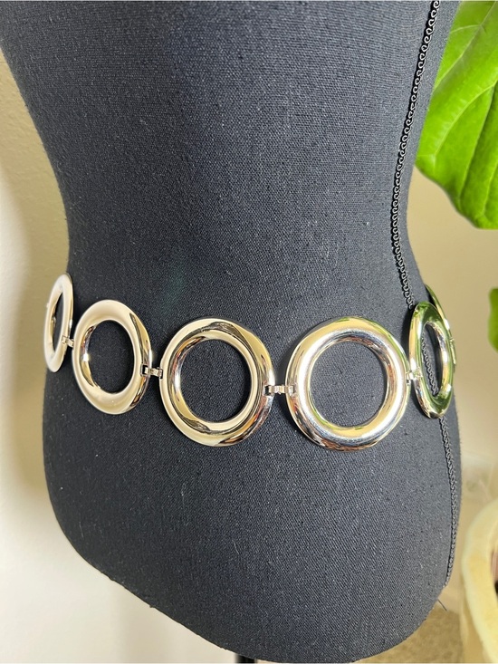 ESCADA Women’s Large Circle Shiny Silver Tone Metal Chain Link Belt main image 5